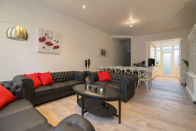 Huize Lily, Oostende 14P. Villa